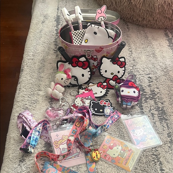 Hello kitty Bundle - Picture 1 of 2